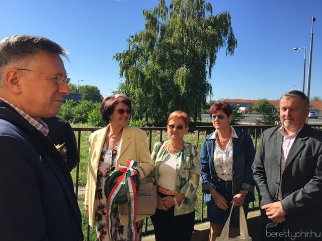 Emléktábla avatás 02